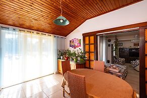 Say Close to Center and Beach 6 Kd