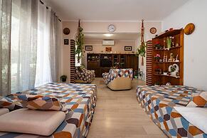 Say Close to Center and Beach 6 Kd