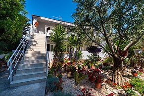 Say Close to Center and Beach 6 Kd