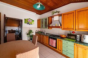 Say Close to Center and Beach 6 Kd