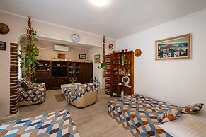 Say Close to Center and Beach 6 Kd