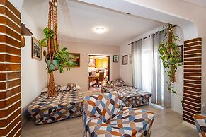 Say Close to Center and Beach 6 Kd