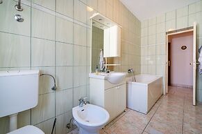 Say Close to Center and Beach 6 Kd