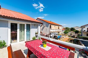 Say Close to Center and Beach 6 Kd