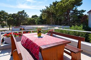 Say Close to Center and Beach 6 Kd