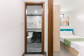 Cindy's Westlake Apartment