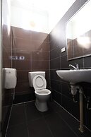 Wallaby Backpackers Hostel Perth - note - Valid passport required to c
