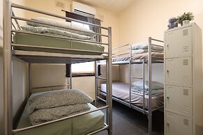 Wallaby Backpackers Hostel Perth - note - Valid passport required to c