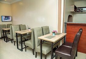 Everland Hotel and Suites