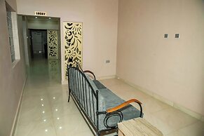 Everland Hotel and Suites