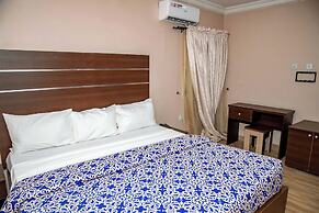 Everland Hotel and Suites