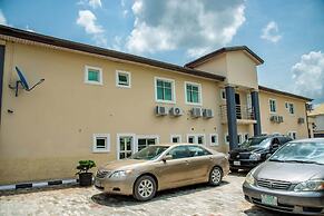 Everland Hotel and Suites