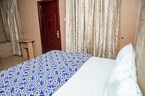 Everland Hotel and Suites