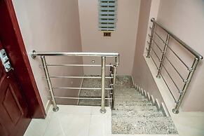 Everland Hotel and Suites