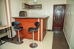 Everland Hotel and Suites