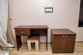 Everland Hotel and Suites