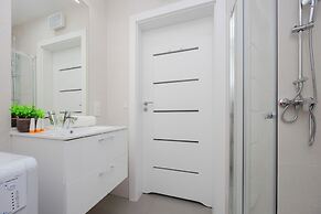 Cosy Studio With Balcony by Renters