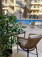 Chic Stylish Spacious Apt Poolside, Smarttv & Wifi