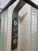 Chic Stylish Spacious Apt Poolside, Smarttv & Wifi