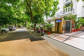 FabHotel Exotica Galleria Market