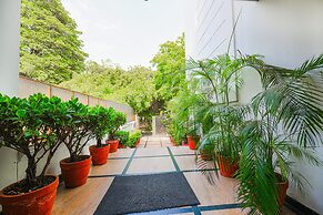 FabHotel Exotica Galleria Market