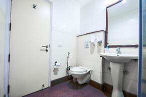 FabHotel Exotica Galleria Market