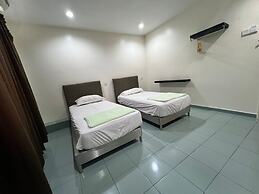 OYO 90994 Hotel Golden Mouse