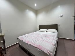 OYO 90994 Hotel Golden Mouse