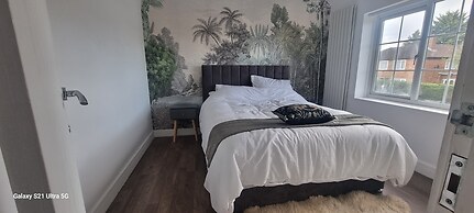 Modern 3bed House in Slough