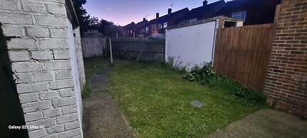 Modern 3bed House in Slough