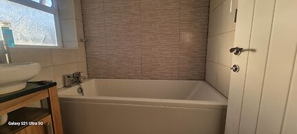 Modern 3bed House in Slough