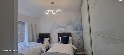 Modern 3bed House in Slough