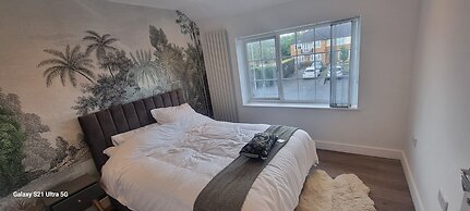 Modern 3bed House in Slough