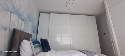 Modern 3bed House in Slough