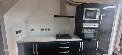 Modern 3bed House in Slough