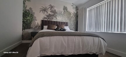 Modern 3bed House in Slough