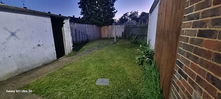 Modern 3bed House in Slough