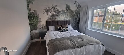 Modern 3bed House in Slough