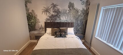 Modern 3bed House in Slough