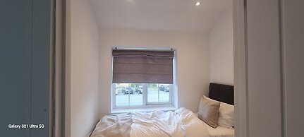 Modern 3bed House in Slough