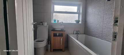 Modern 3bed House in Slough