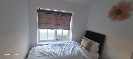 Modern 3bed House in Slough