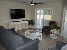 2303m 1 Bedroom Condo by RedAwning