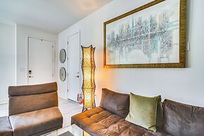 Modern Tampa Townhome Near Midtown, WFH Friendly!