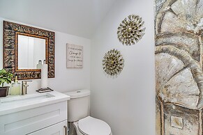 Modern Tampa Townhome Near Midtown, WFH Friendly!