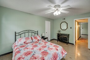 3 Mi to Dtwn Dallas: Condo w/ Walkable Location!