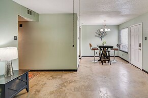 3 Mi to Dtwn Dallas: Condo w/ Walkable Location!