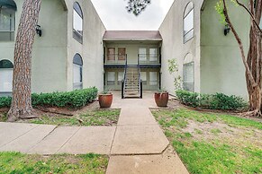 3 Mi to Dtwn Dallas: Condo w/ Walkable Location!