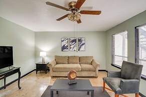 3 Mi to Dtwn Dallas: Condo w/ Walkable Location!