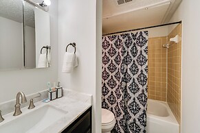 3 Mi to Dtwn Dallas: Condo w/ Walkable Location!
